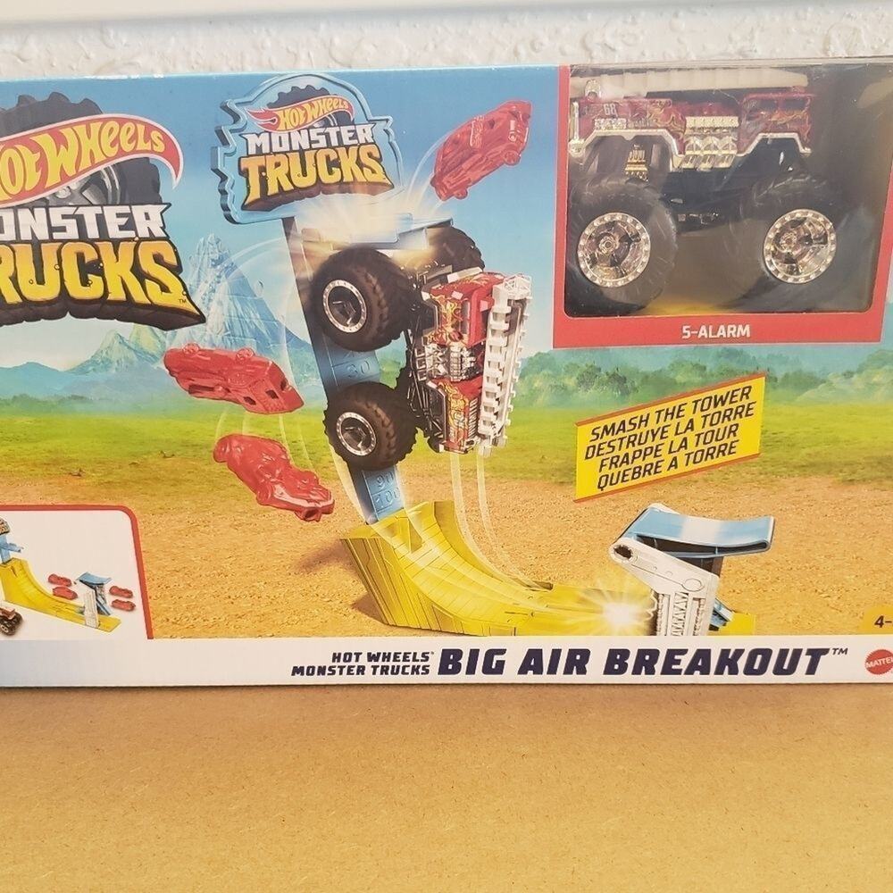 HOT WHEELS Monster‎ Trucks Action set with 1 monster truck Big Air Breakout new